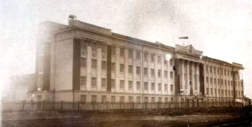1929 1 октября Открыт Немецкий педагогический институт, для...