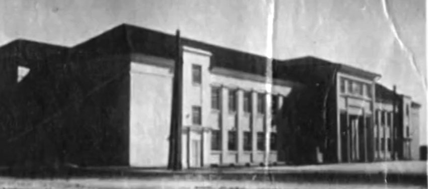 1930-е годы Открыта медицинская школа по ул. Полиграфической,...