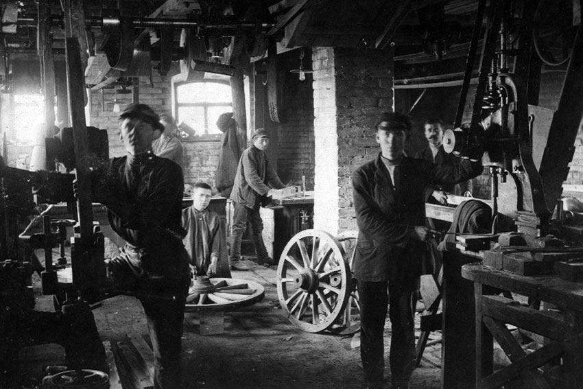 1923 год. Открыты две профтехшколы. 