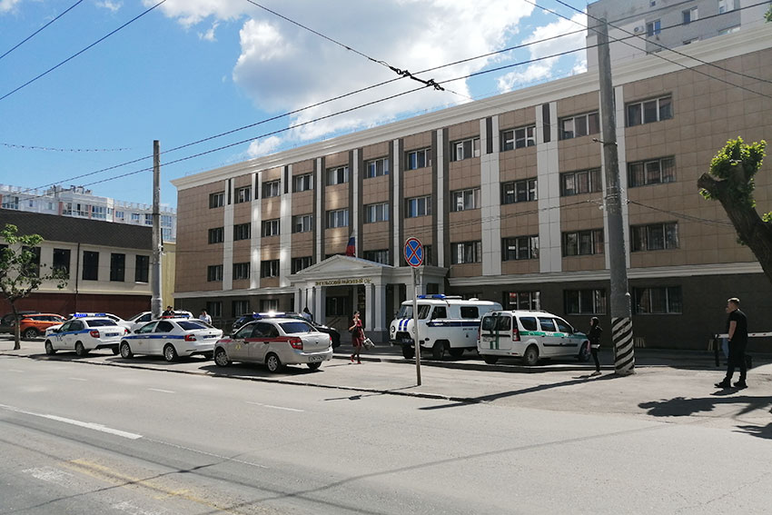 Опять заминировали