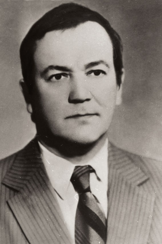 Гедиминас Альбино Йокубонис (13 мая 1930, Шяуляй — 6 июля 2010 гг.)