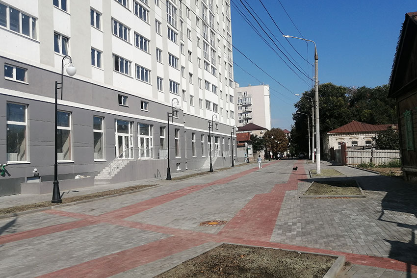 Благоустроенная улица Театральная.