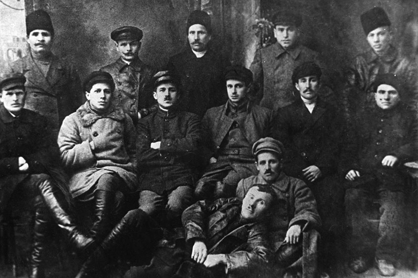 Групповая фотография городской партийной организации...