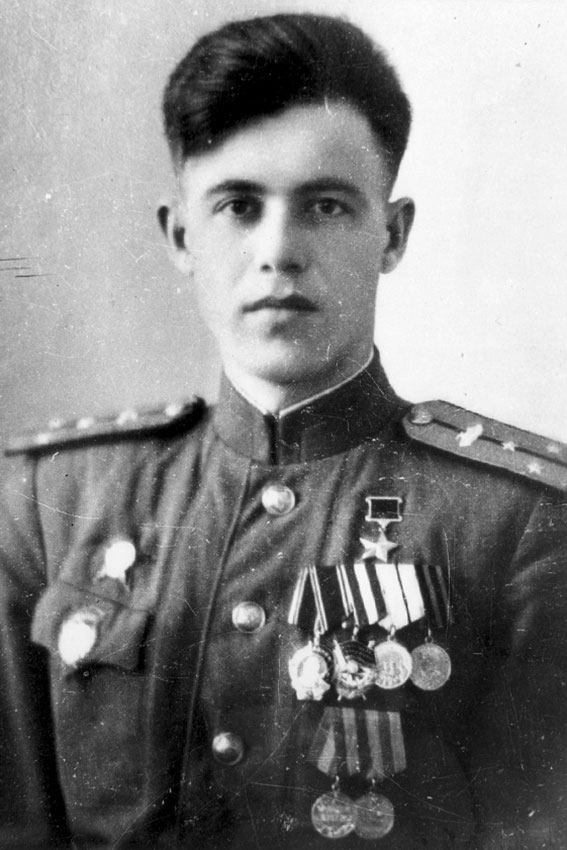 Суханов Виталий Федорович - гвардии старший лейтенант,... Суханов Виталий Федорович - гвардии старший лейтенант,...