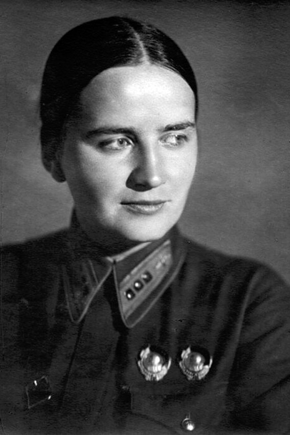 Ноябрь 

2	85 лет назад (1938) Марии Михайловне Расковой было...