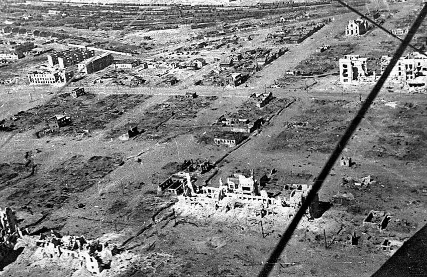 Фото Сталинграда с самолёта ПО-2 осень 1943 год. 

200 героических...