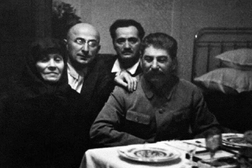 Последний визит И. Сталина к матepи. Грузия, 1935 год.