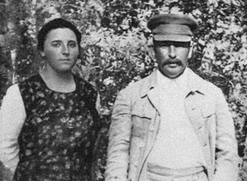 И. В. Сталин был женат дважды. Первой женой стала Е. Сванидзе,...