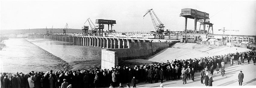1957 год — создано Горьковское водохранилище в результате...