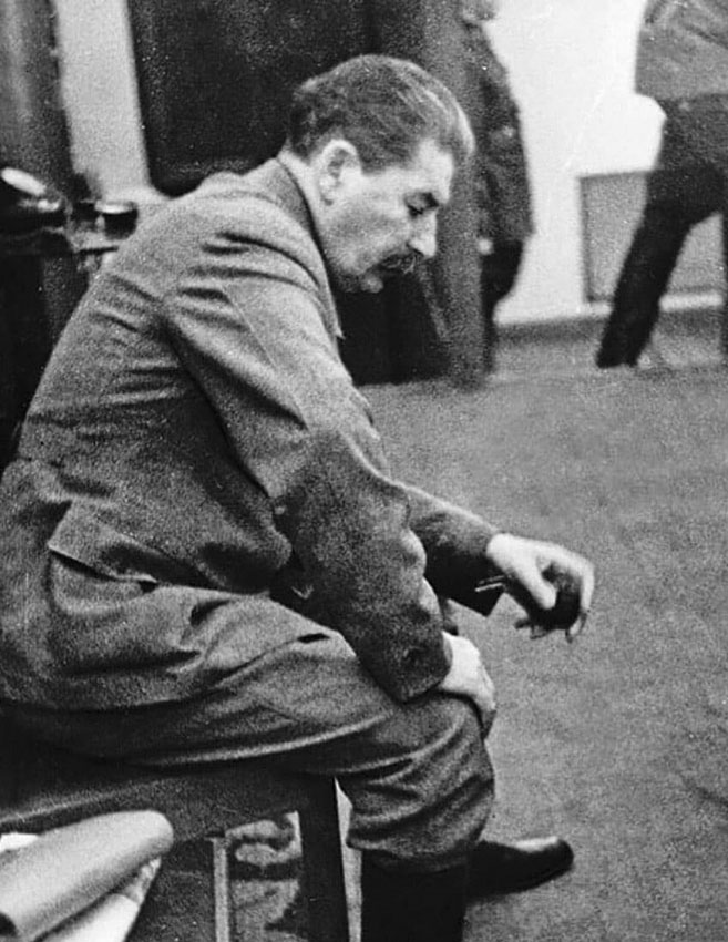 В 4 часа 31 минут несанкционированная фотография И. Сталина...