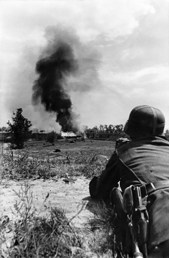 23-24 июня 1941 год пехотинец залег на главном валу Северного...