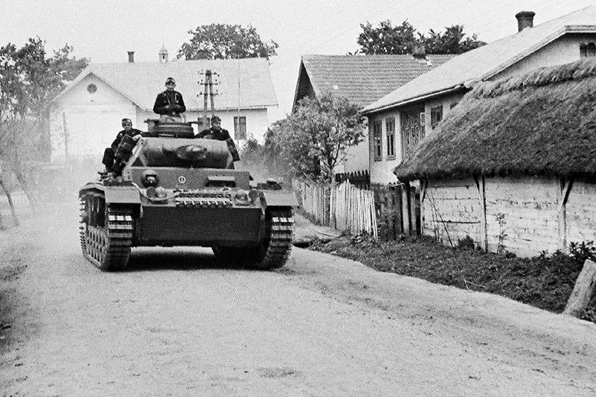 Pz.Kpfw.III Ausf.J из 15-го т полка (ком полка - об-лейтенант Густав-Адольф...