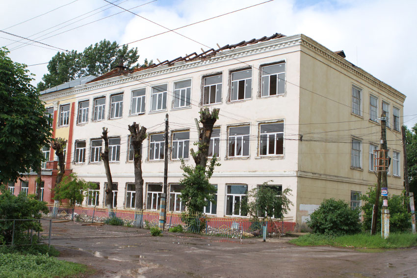 В 2021 году прошёл первый капитальный ремонт школы за 84 года...