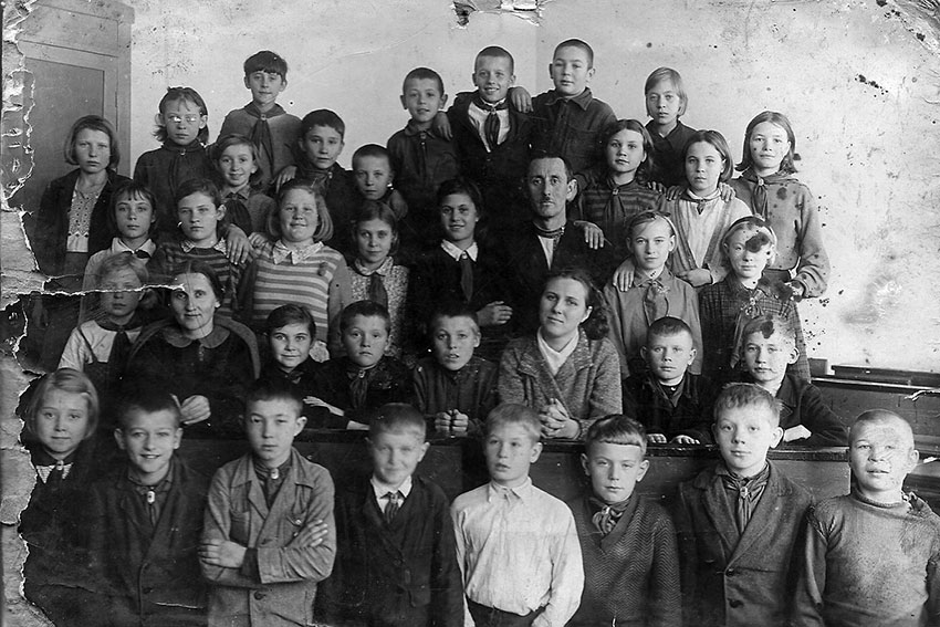 В 1940-1941 учебном году за парты нашей школы сели 791 ученик,...