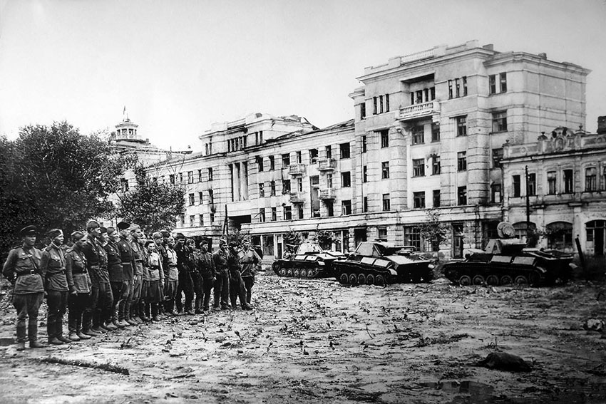 На центральной площади города Орёл. На центральной площади города Орёл.