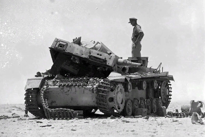 Танк Pz.-III. Подбит в пустыне Сахара, 1943 год.