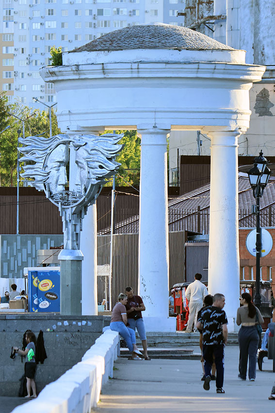 Памятник влюблённым