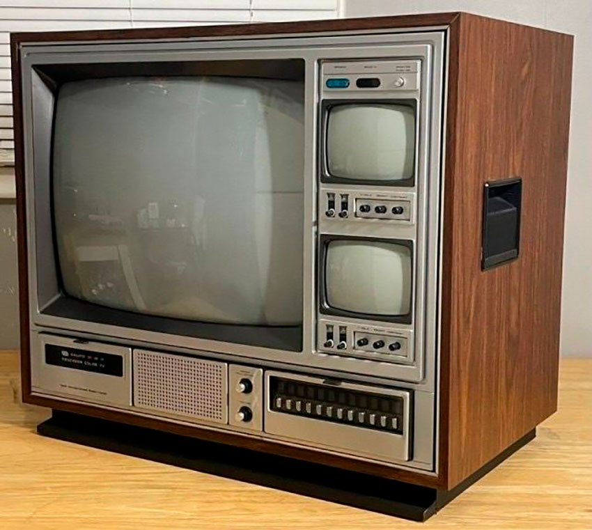 Трехэкранный 19-дюймовый цветной телевизор Sampo 9519, 1981 год.
