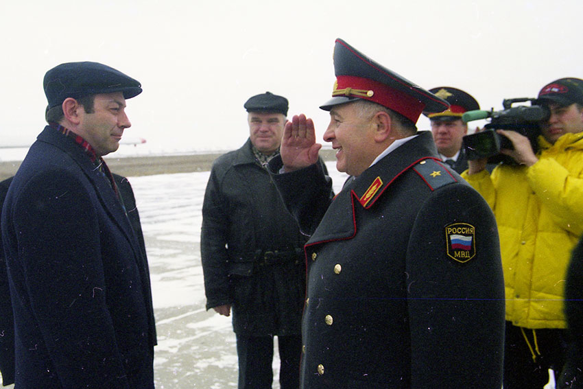 12 ноября на Энгельсский аэродром прибыл министр внутренних...