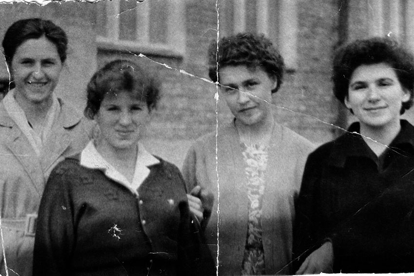 Учителя и пионервожатая СШ № 3, 1961 год. Учителя и пионервожатая СШ № 3, 1961 год.