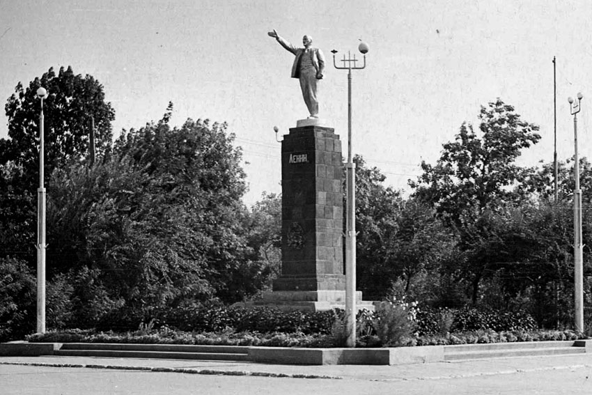 <b>Ноябрь </b>

7 75 лет назад (1949 г.) состоялось открытие памятника...