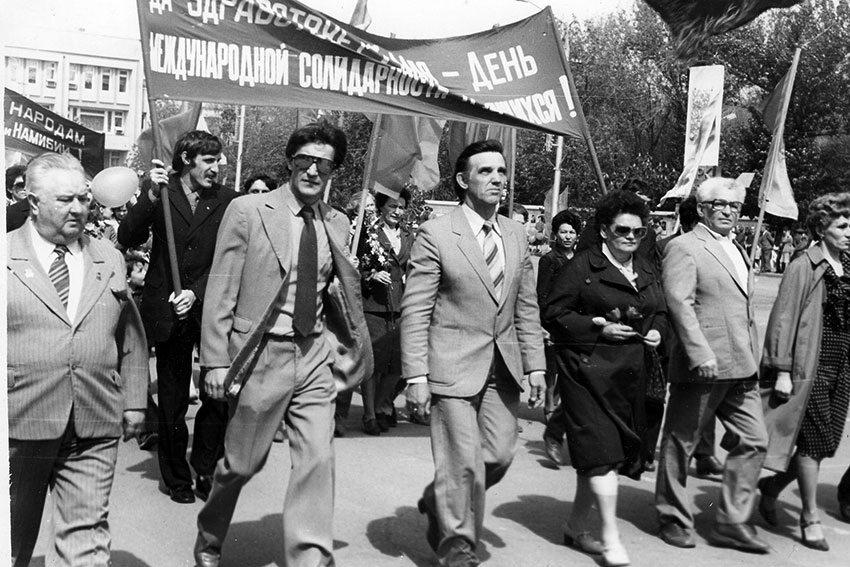 На демонстрации на площади Ленина 1 мая 1983 год.
