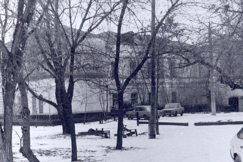 В 1965 году хирургическое, гинекологическое отделения и роддом...