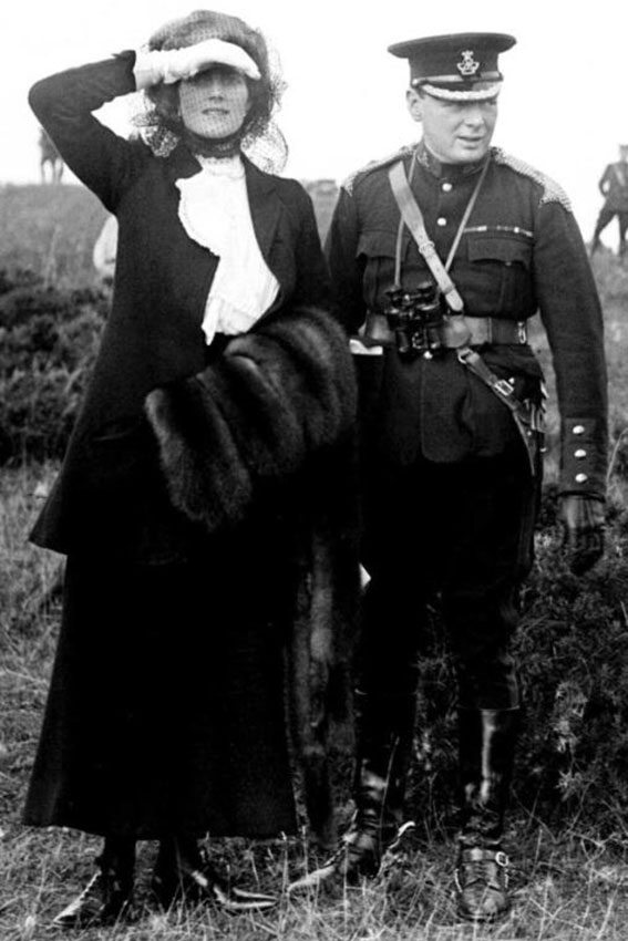 12 сентября 1908 в Сент-Маргарет, Вестминстер, Клементина вышла...