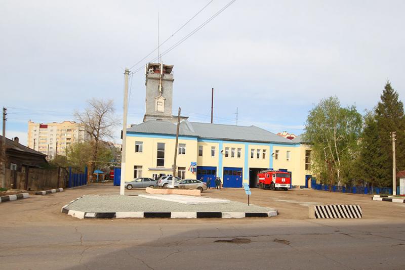 Памятник пожарной машине ПМЗ-27 1 мая 2015 года покидал свой...
