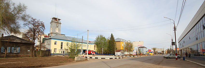Памятник пожарной машине ПМЗ-27 1 мая 2015 года покидал свой...