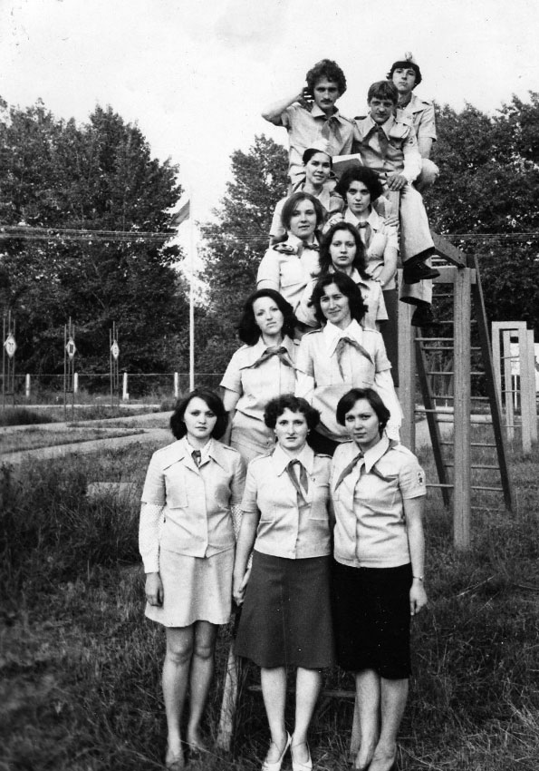 Пионе вожатые в пионерском лагере "Тополёк", 1978 год. Фото... Пионе вожатые в пионерском лагере "Тополёк", 1978 год. Фото...