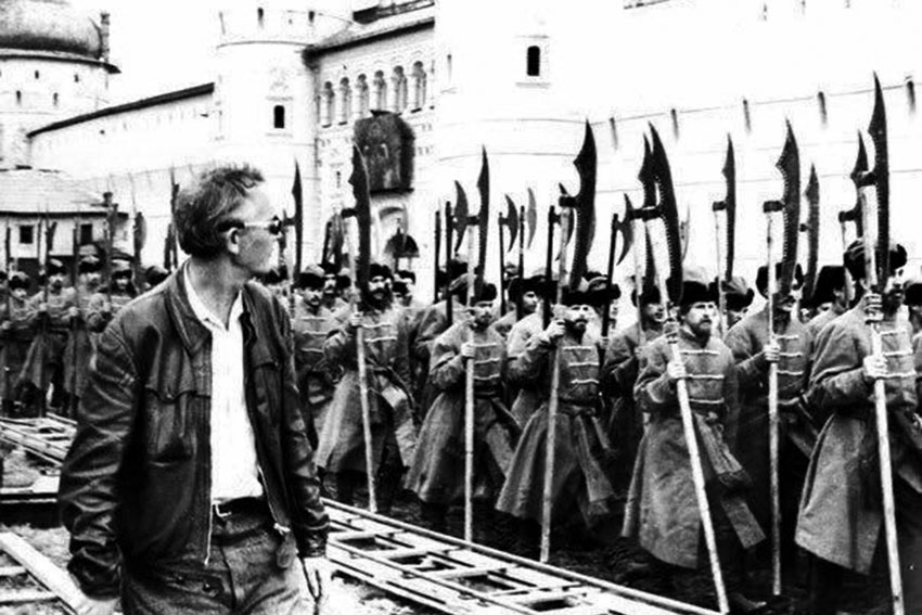 Леонид Гайдай на съемках фильма Иван Васильевич меняет... Леонид Гайдай на съемках фильма Иван Васильевич меняет...