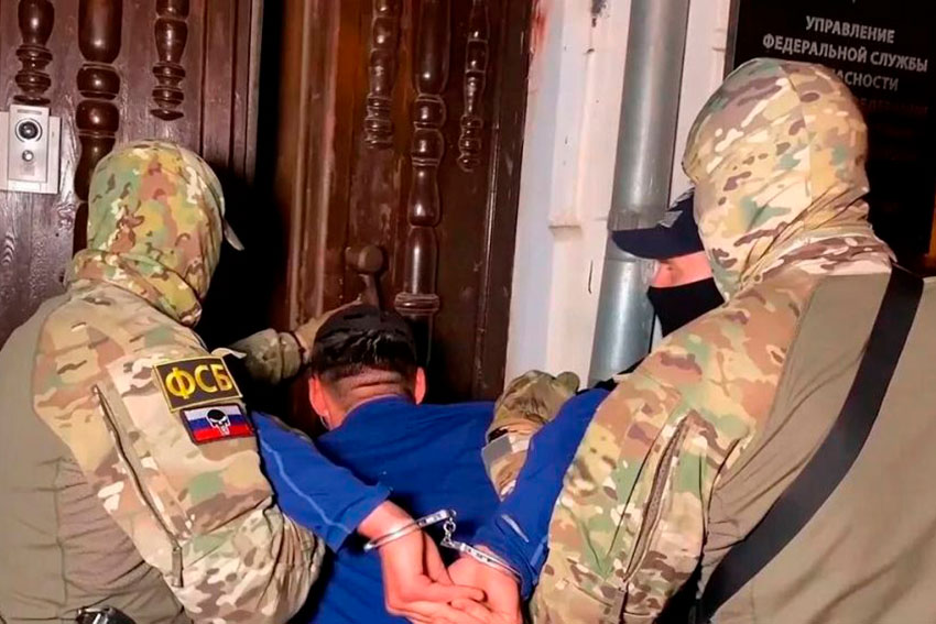 <b>30 августа</b> Сотрудники ФСБ сообщили о задержании двух...