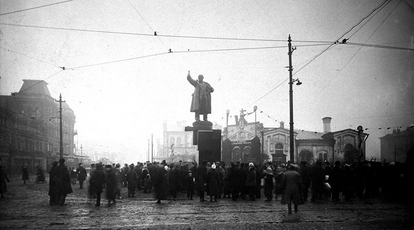 Церемония открытия памятника В.И. Ленину. 7 ноября 1926 года.