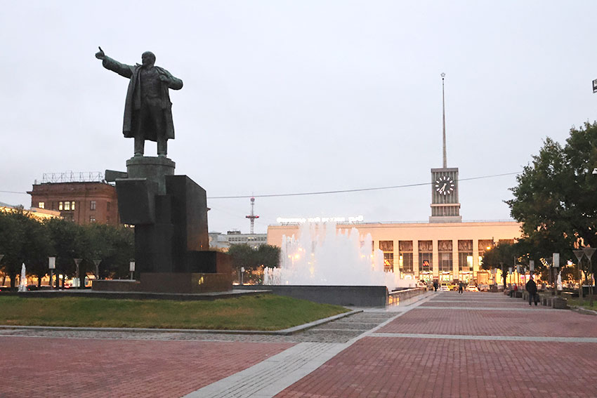 После Великой Отечественной войны на берегу Невы была образована...