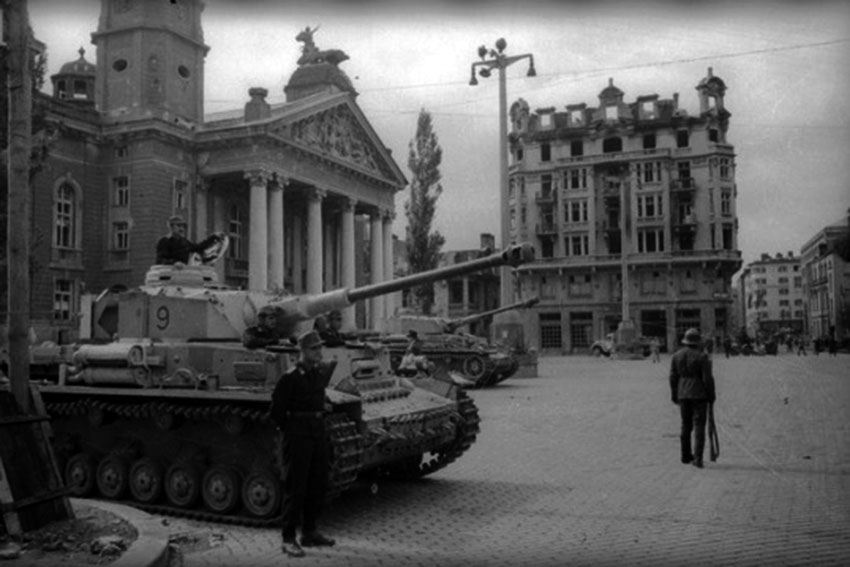 Болгарский Pz. IV на одной из площадей Софии 1944 год.