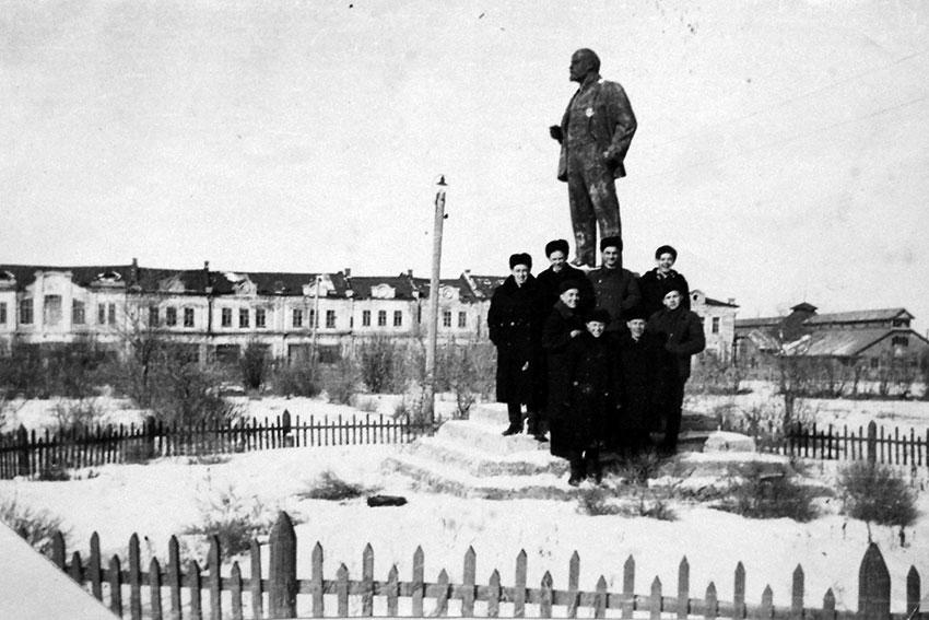 Памятник В. И. Ленину в Новоузенске был установлен в 1939 году...