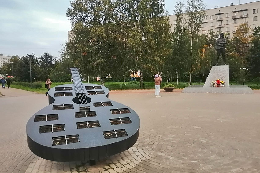 Памятник Виктору Цою в Санкт-Петербурге