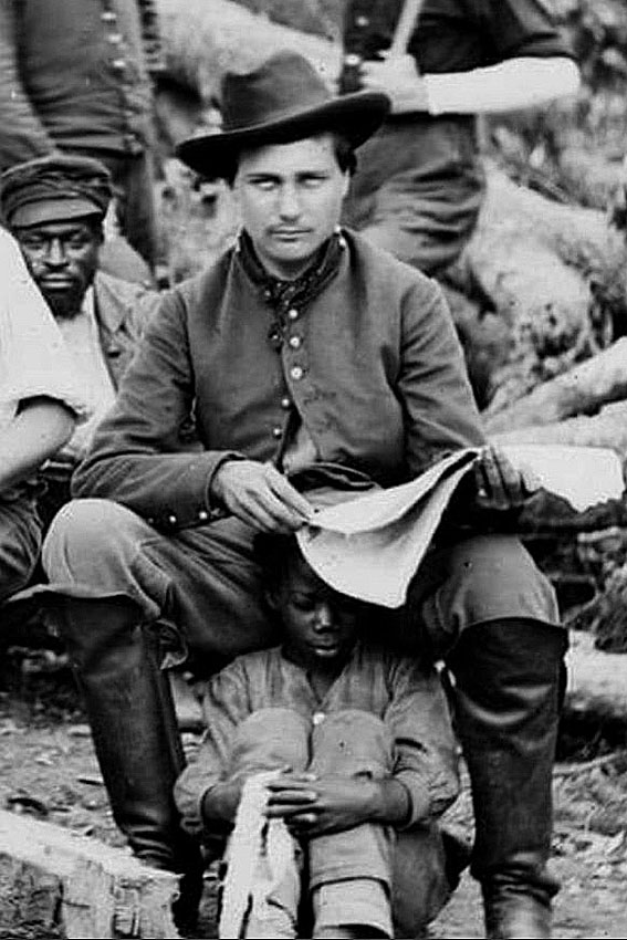 Солдaт иcпользует paбa в кaчеcтве сидения. США 1862 год.