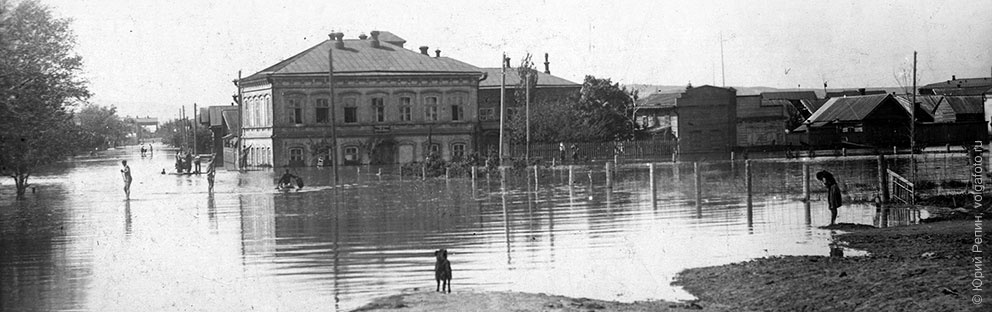 Примечательно, что на ул. Петровской, на пересечении с Троицкой...