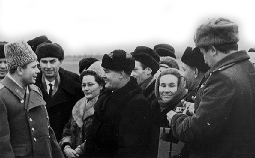 Короче говоря, первой Юрия Алексеевича увидела не сама...