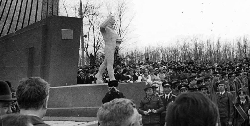 В один из солнечных весенних дней, накануне Дня космонавтики,...