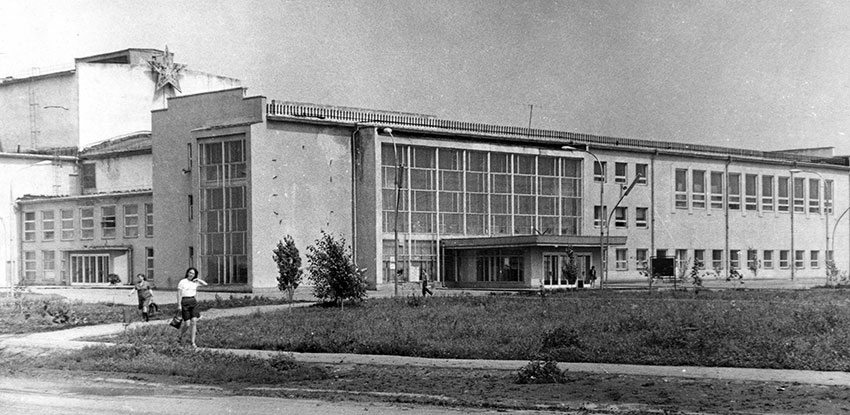До 300 концертов и выступлений в год давали участники художественной...