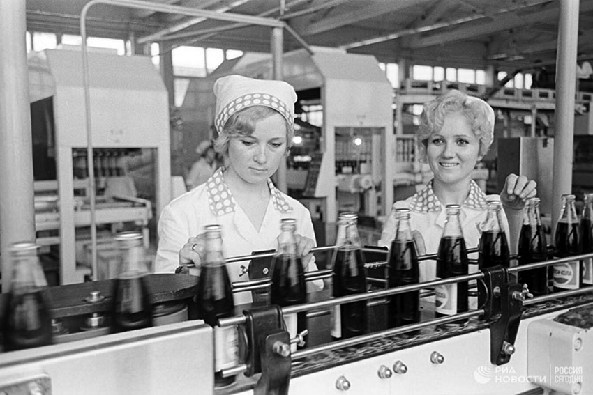 Первый завод Pepsi-Cola в СССР. Новороссийск, 1974 год.