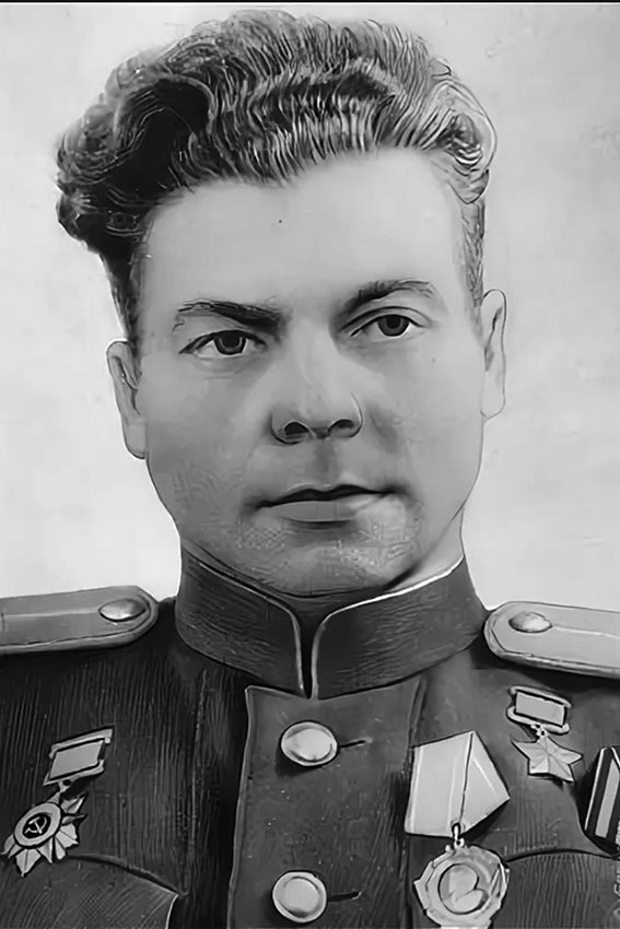 Виктор Иванович Пономаренко родился в Энгельсе в рабочей...