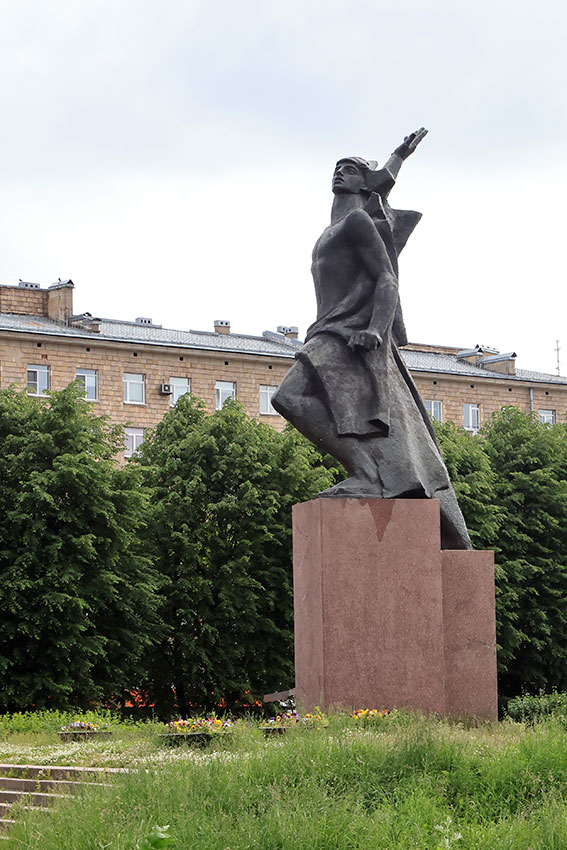 В 1959 году был объявлен открытый конкурс проектов памятника,... В 1959 году был объявлен открытый конкурс проектов памятника,...