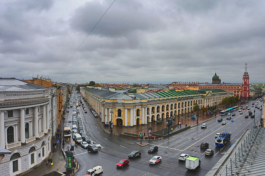 Перекрёстка улицы Садовая и Невского проспекта.