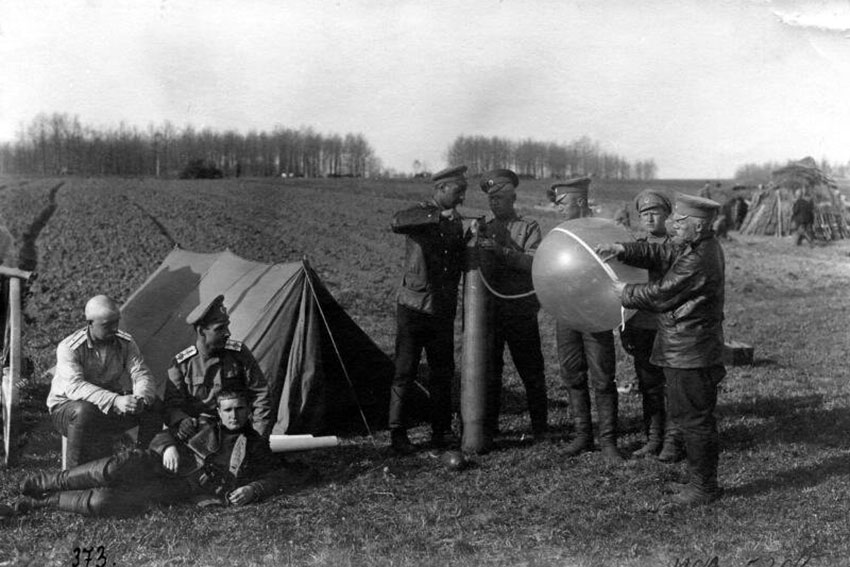 Запуск шара-пилота. Неизвестный автор, 1914 год,