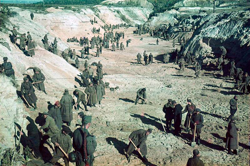 Подготовка к массовым расстрелам в Бабьем Яре, 1941 год.