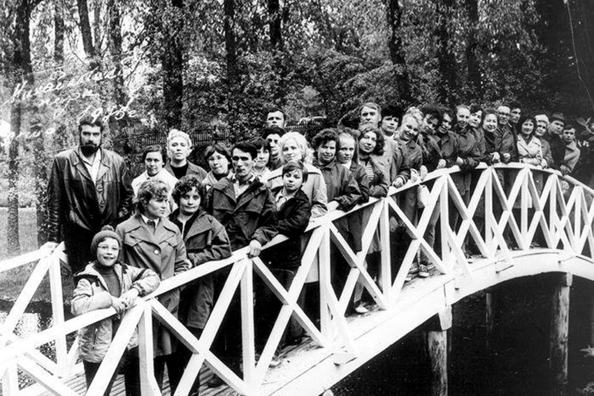 Экскурсовод Сергей Довлатов с группой туристов, Пушкинские...